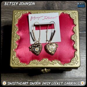 NWT Betsey Johnson Sweetheart Daisy Heart Locket Drop Earrings White Gold Tone